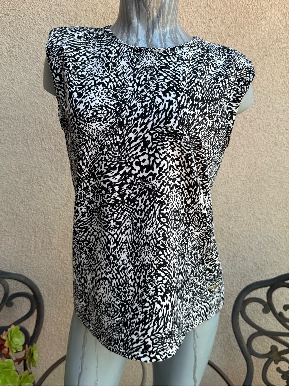 Sleeveless Black & White Patterned Blouse